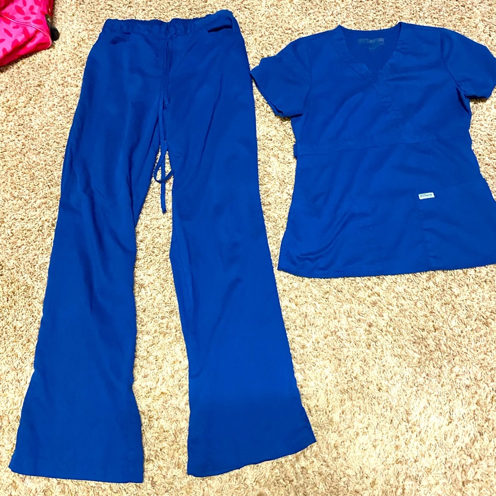 Scrub set